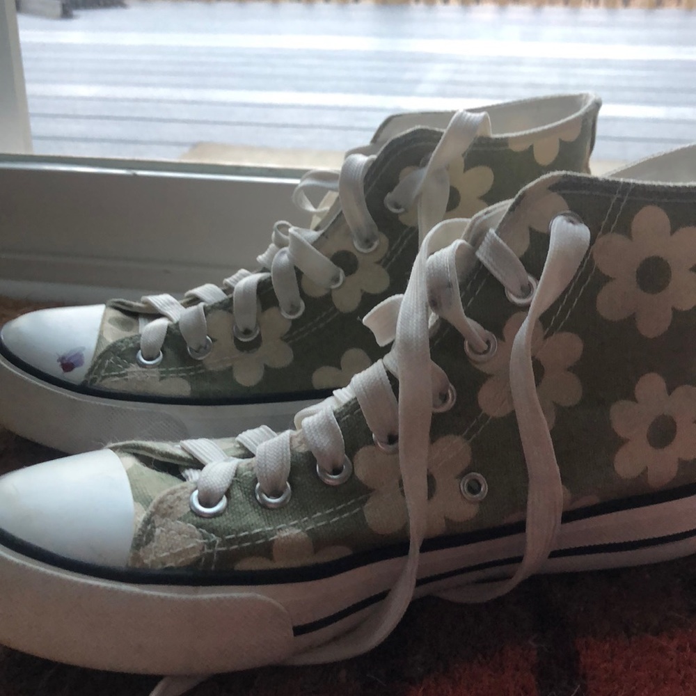 green sneakers with flowers (converse look alikes)